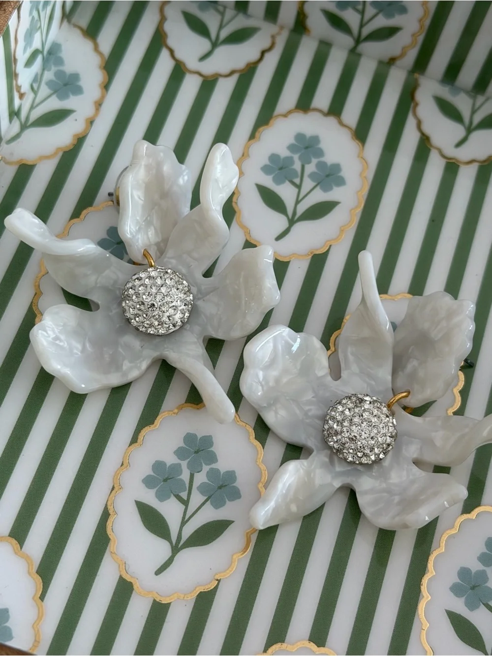 Mother of pearl small crystal lily earrings